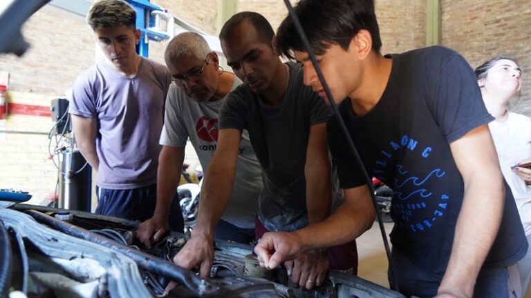 INICIARON LOS CURSOS DE CAPACITACIÓN LABORAL PARA LOS VECINOS DE MERLO